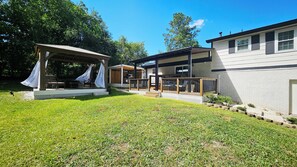 Terrace/patio - 🌟Chic Designer Getaway; Private Cul-de-Sac; Veteran-Owned🌟  (Augusta)