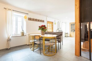 Dining - Holiday Home 'Ce Petit Penty' with Private Terrace and Wi-Fi (Douarnenez)