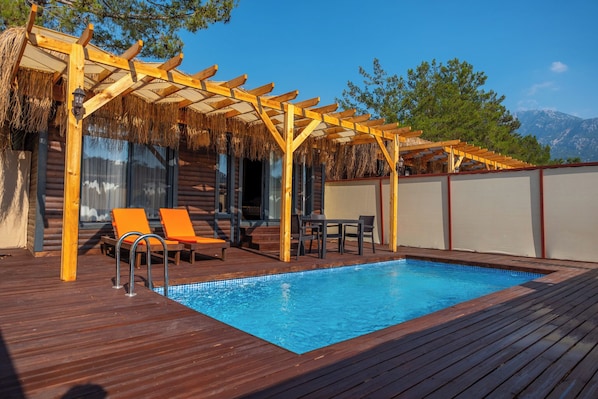 Seasonal outdoor pool