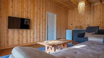 Deluxe Villa, Patio, Pool View | Living area