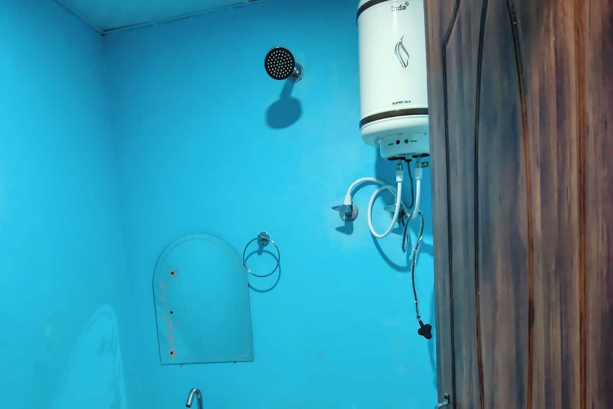 Deluxe Double Room, 1 Katil Kelamin (Double), Balcony, Mountain View | Bilik Mandi | Pancuran mandi, sabun, syampu, tisu tandas