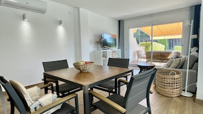 Dining - GREEN MAR D 104 (Pals)