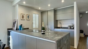 Fridge, oven, dishwasher, coffee/tea maker