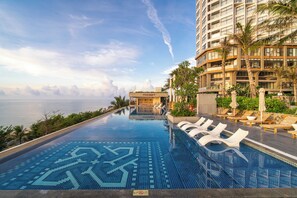 4 piscinas externas, guarda-sóis, espreguiçadeiras