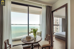 Appartamento, 2 camere da letto, balcone, vista mare | Una cassaforte in camera, insonorizzazione, ferro/asse da stiro