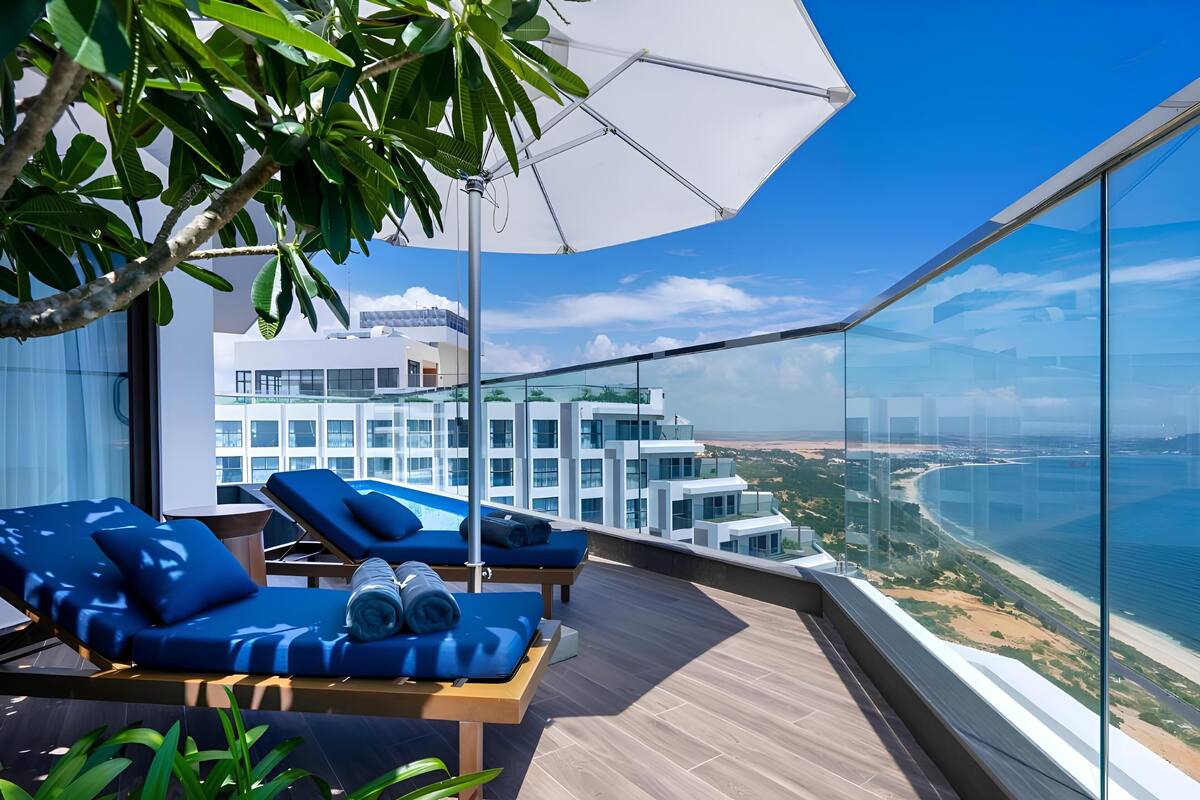 Appartamento, 2 camere da letto, piscina privata, vista mare | Una cassaforte in camera, insonorizzazione, ferro/asse da stiro