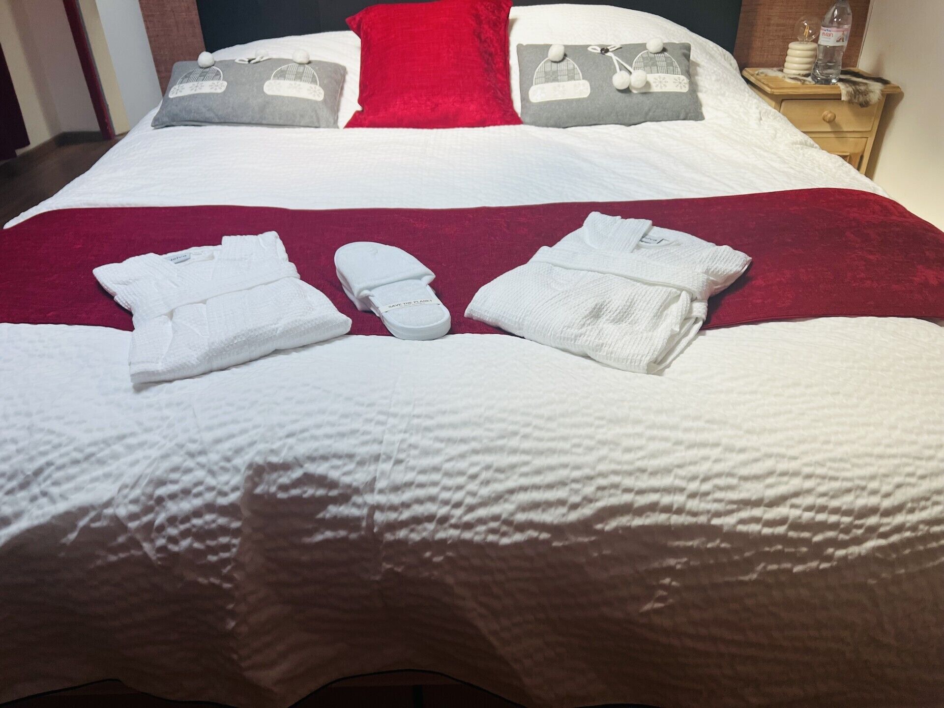 2 chambres, fer et planche à repasser, Wi-Fi gratuit, draps fournis