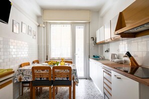 Fridge, microwave, stovetop, electric kettle