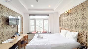Chambre Double Standard, 1 grand lit, vue jardin | Bureau, chambres insonorisées, fer et planche à repasser, draps fournis