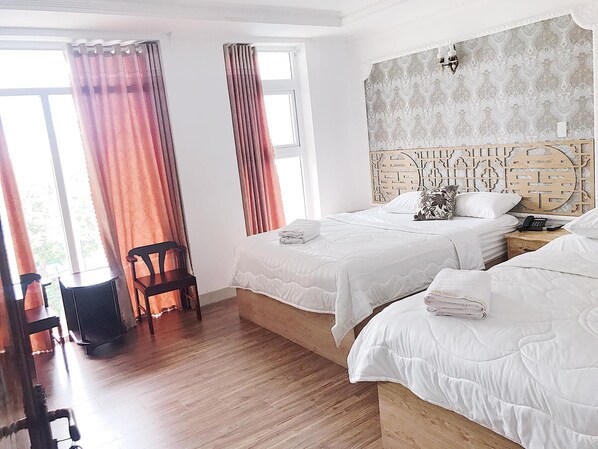 Family Twin Room, Garden View | Desk, soundproofing, iron/ironing board, bed sheets