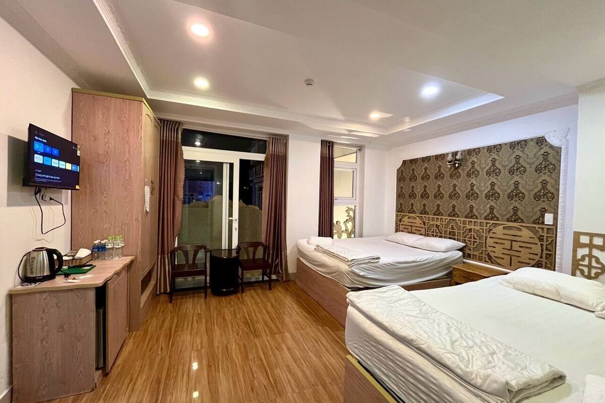 Family Twin Room, Garden View | Desk, soundproofing, iron/ironing board, bed sheets
