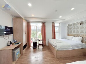 Family Twin Room, Garden View | Desk, soundproofing, iron/ironing board, bed sheets