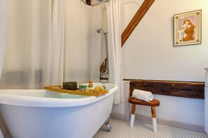 Hair dryer, towels - Historic Barn Retreat w/ Pool & Pond Views | Longview Pond Lodge by AvantStay (Clinton Corners)