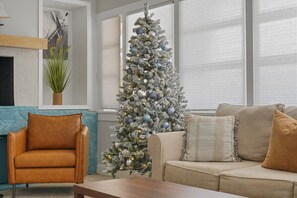 Smart TV, table tennis, stereo