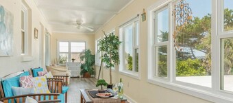 20 % off~Sound Waterfront~Walk to Beach~Live Oaks