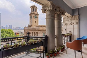 Habitación sénior doble, vistas a la ciudad | Terraza o patio