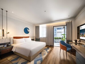 Panoramic Double Room, City View | Premium bedding, down comforters, individually decorated - Grand Madison Wuhan Hankou on the Bund (Wuhan)