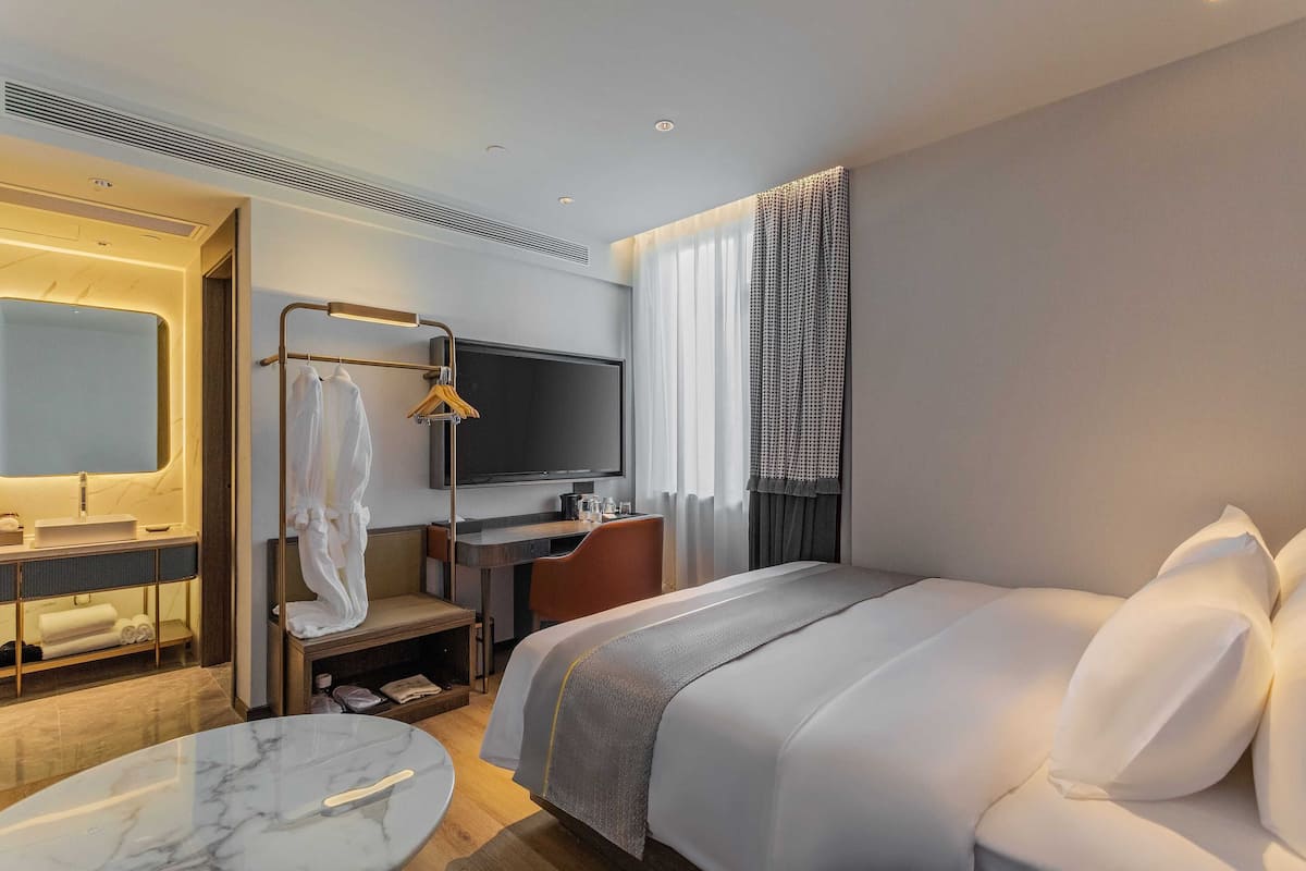 Superior Double Room, City View