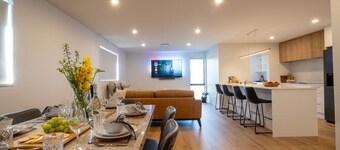 2 Houses side by side | Pet Friendly | Games Rooms | Walk to food outlets