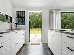 Fridge, microwave, dishwasher, cookware/dishes/utensils