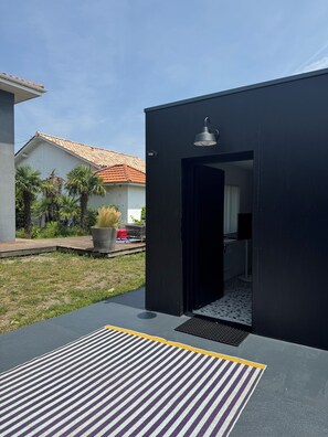 Exterior detail - Cosy Room 1 (Le Bouscat)