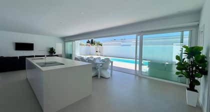 El Oasis           .