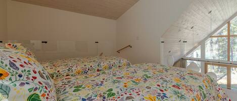 Een strijkplank/strijkijzer, wifi, beddengoed