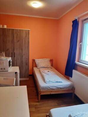 Twin Room | Free WiFi, bed sheets - 2-Rent Group Hostel Rooms&Apartments TUB19A (Munich)
