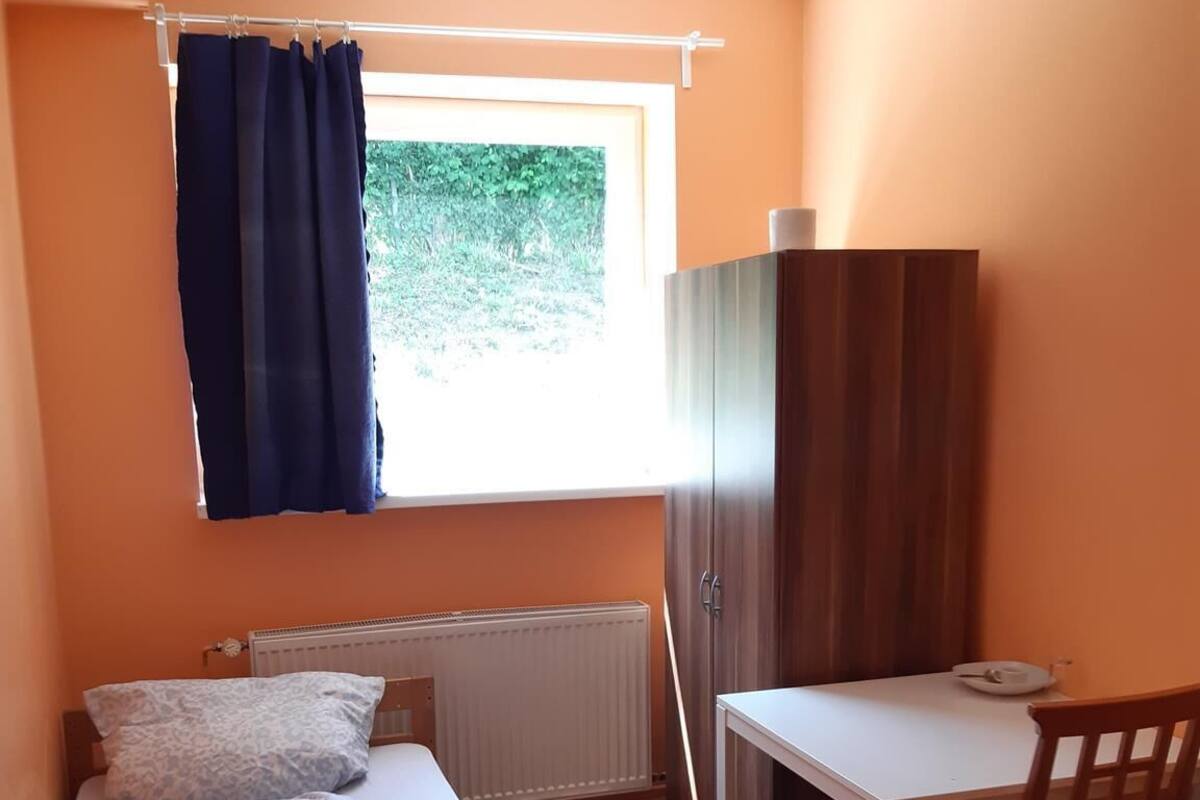 Driepersoonskamer | Gratis wifi, beddengoed