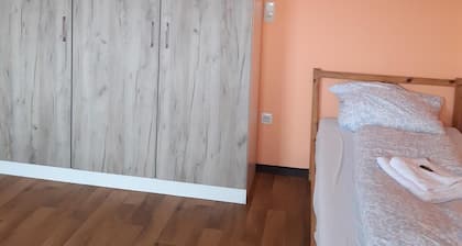 2-Rent Group Hostel Rooms&Apartments TUB19A