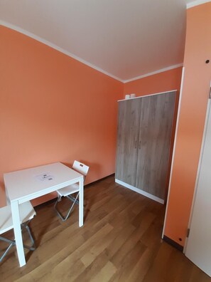 Twin Room | Free WiFi, bed sheets - 2-Rent Group Hostel Rooms&Apartments TUB19A (Munich)