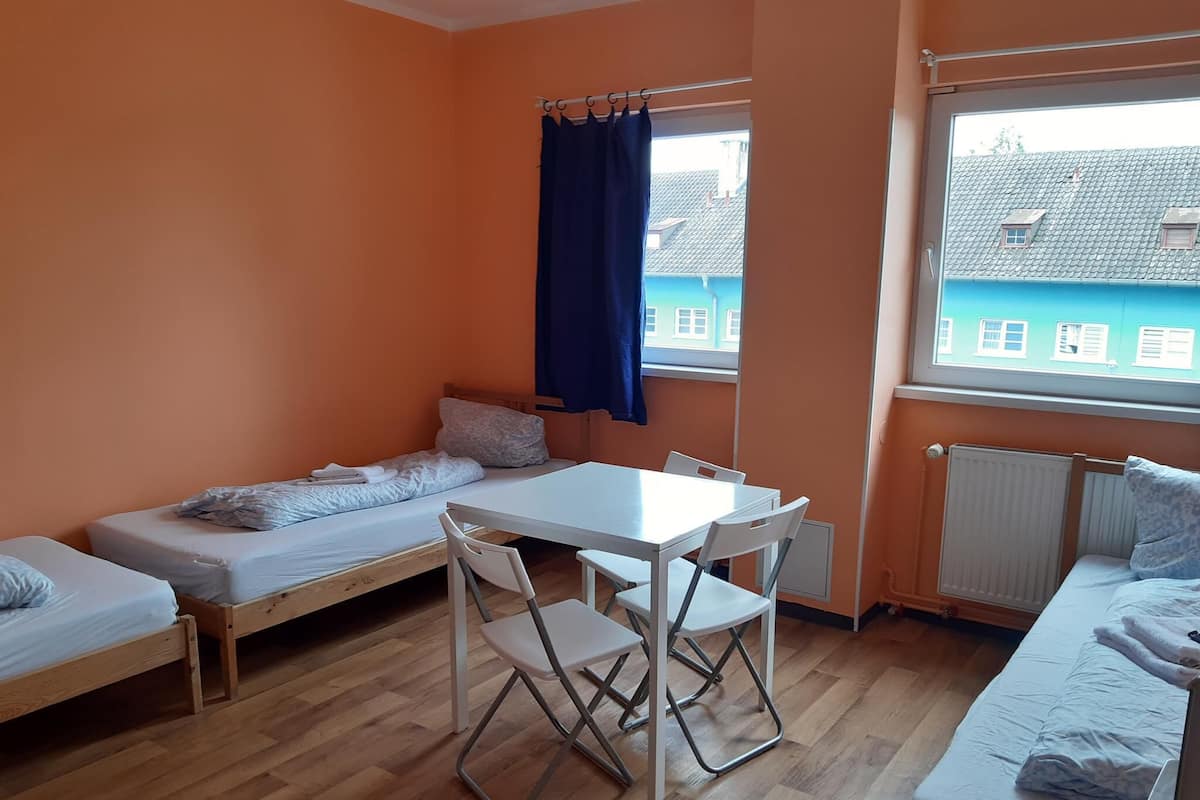 Driepersoonskamer | Gratis wifi, beddengoed