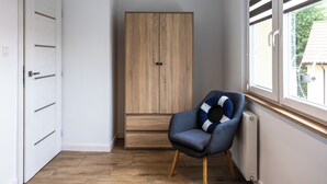 Apartament (E8) | アイロン / アイロン台、WiFi (無料)、客室ごとに異なる装飾、客室ごとに異なるインテリア