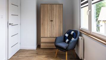 Apartament (E8) | Individually decorated, individually furnished, iron/ironing board