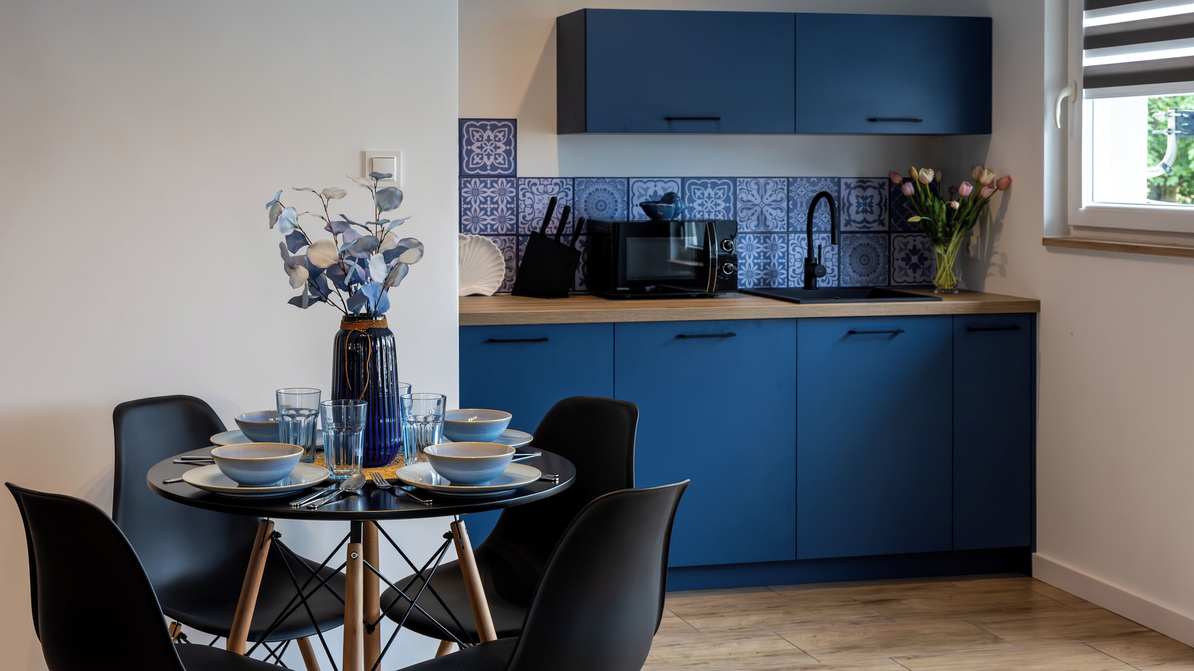 Apartament (E8) | Privat køkken | Køleskab, kogeplade, elkedel, køkkentøj/tallerkener/redskaber