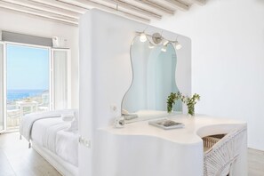 6 bedrooms, iron/ironing board, WiFi, bed sheets