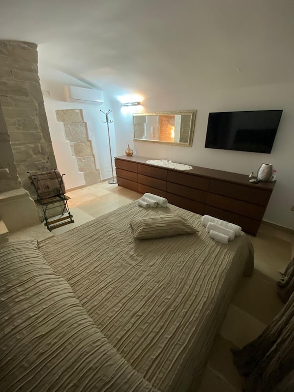 1 bedroom, iron/ironing board, free WiFi, bed sheets