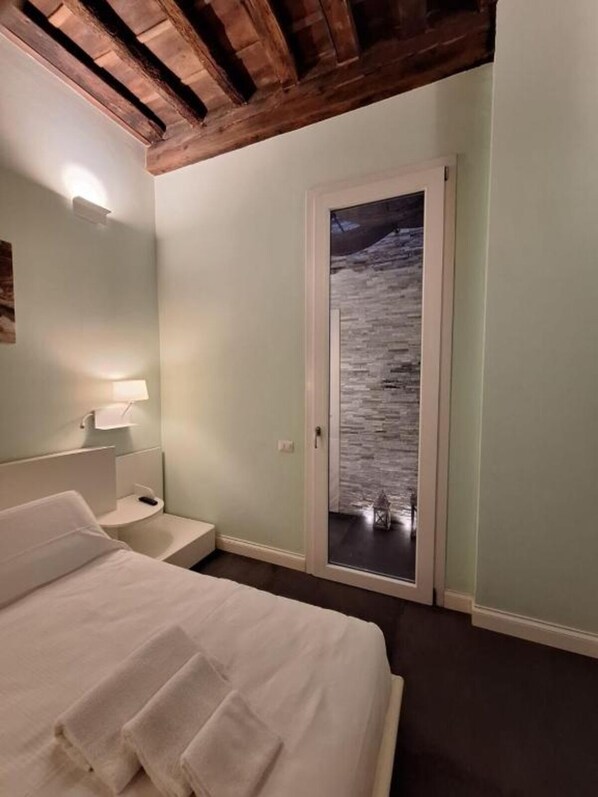 Apartamento | Quartos à prova de som, ferros/tábuas de passar roupa, Wi-Fi de cortesia
