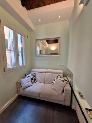 Apartment | Living area | Flat-screen TV