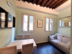 Apartment | Living area | Flat-screen TV