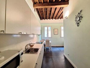 Appartement | Cuisine privée | Bouilloire électrique, grille-pain