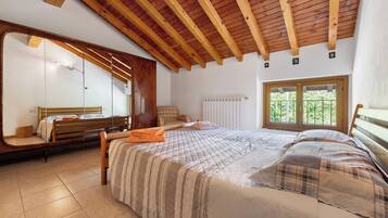 2 bedrooms, WiFi, bed sheets