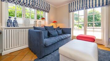 TV, fireplace, stereo