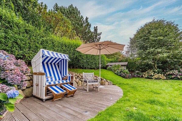 Unclassified image, 1 of 44, button