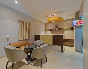 Deluxe Double Room | Free WiFi - O'Nest Pearl (Miraj)