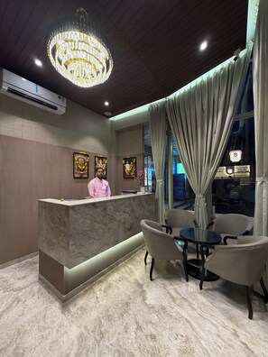 Reception - O'Nest Pearl (Miraj)