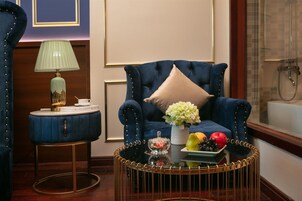 Junior Double Room, Courtyard View | Soundproofing, free WiFi