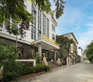 Exterior - Royal Hotel & Spa Bac Ninh (Tu Son)