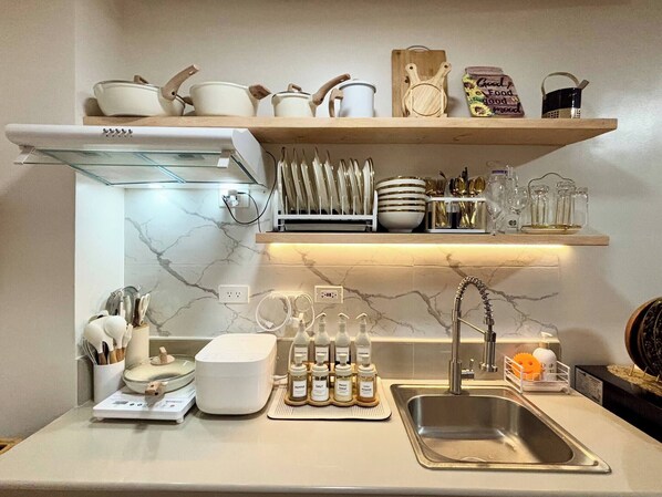 Fridge, microwave, stovetop, cookware/dishes/utensils