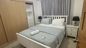 2 habitaciones, tabla de planchar con plancha, internet y ropa de cama